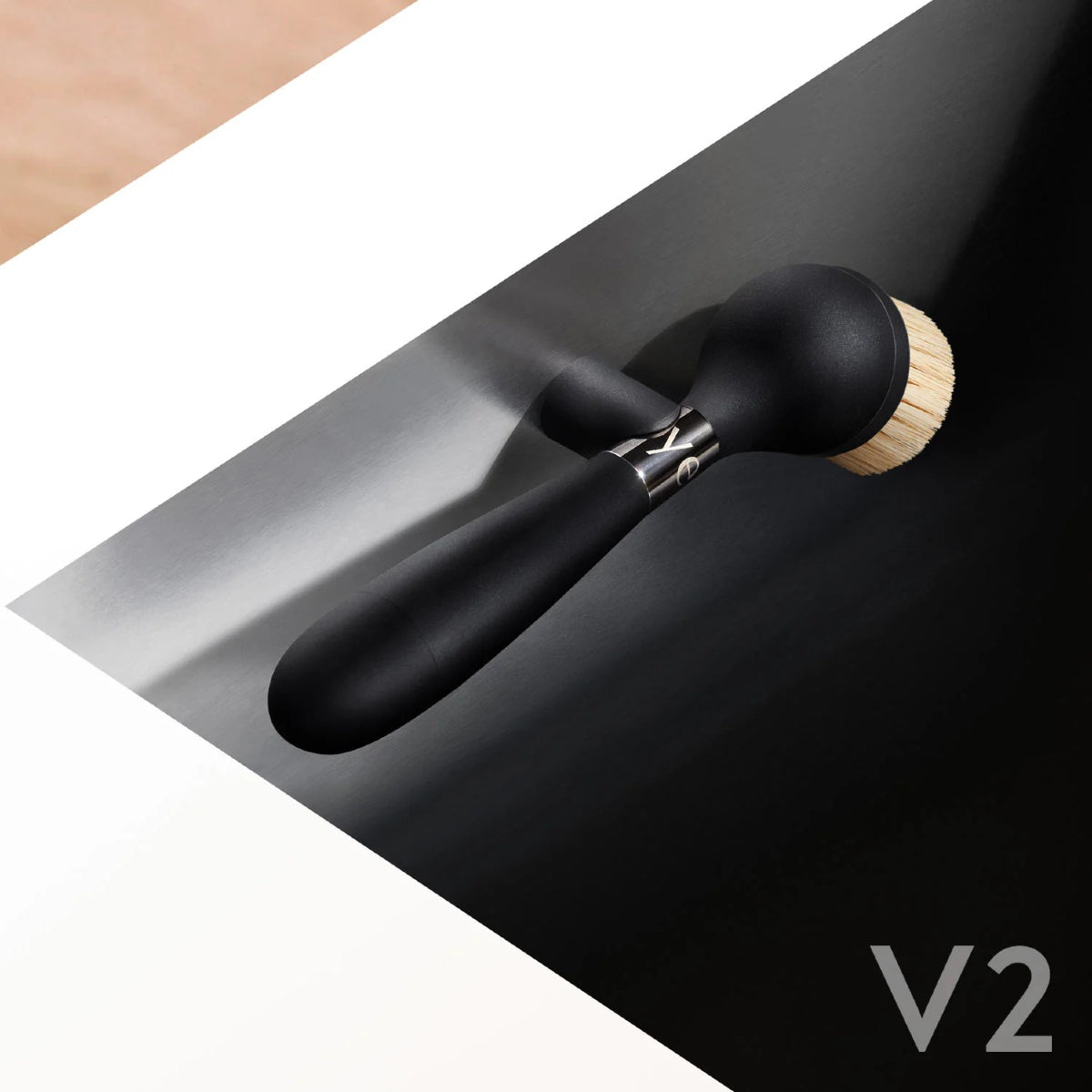 White Smoke Yeseco  Brush Version Two Magnetic Stand