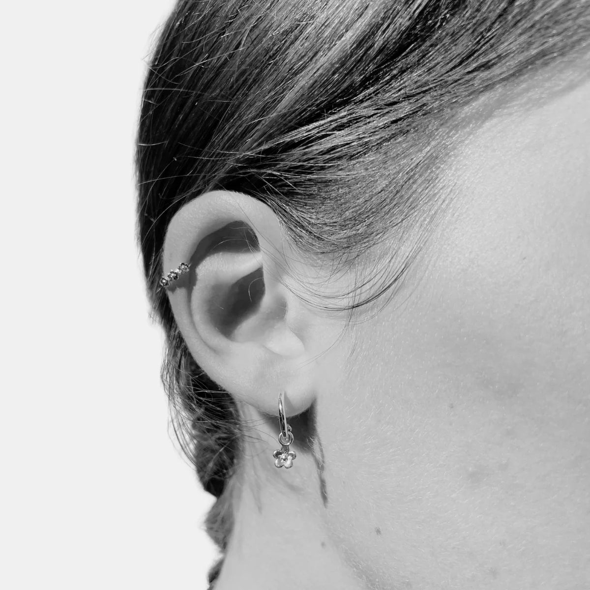 Gray Daisy Chain Ear Cuff